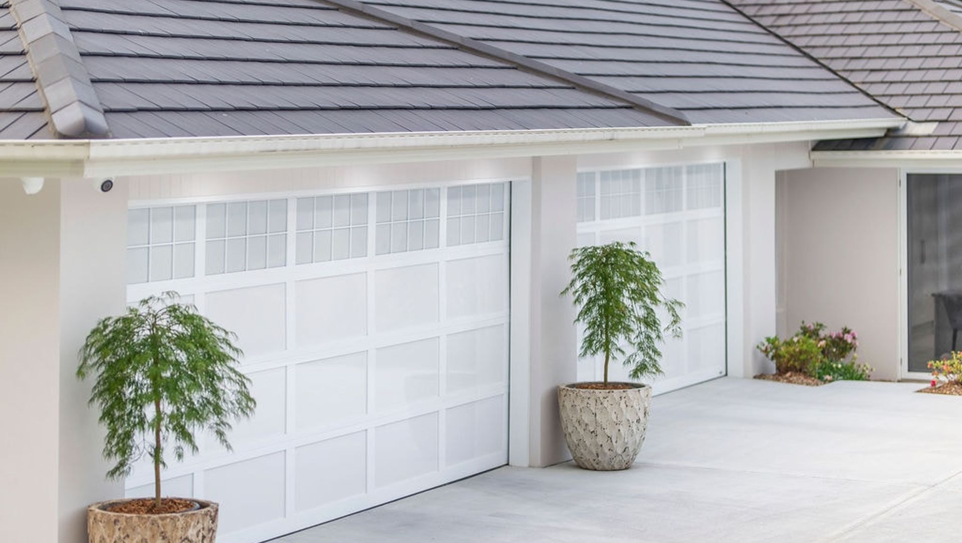 Hamptons Style Garage Doors banner