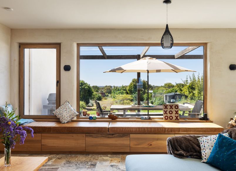 Capturing views in energy-efficient comfort