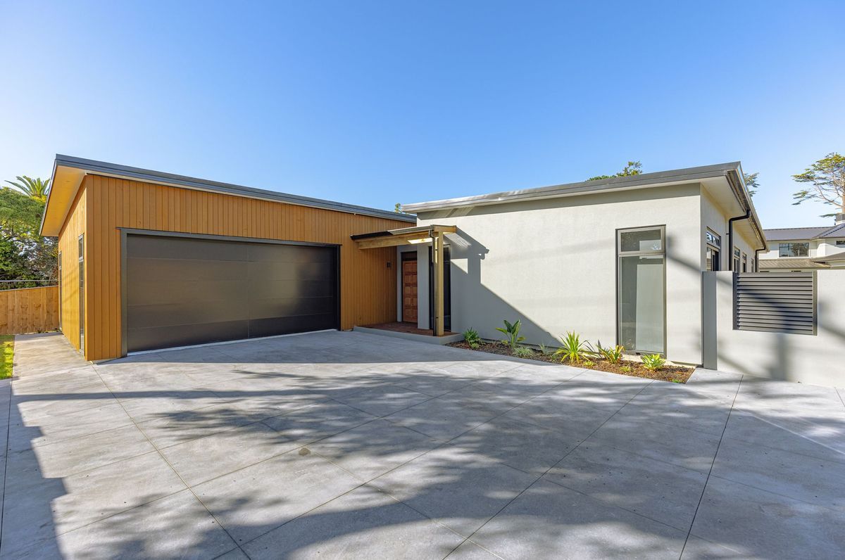 SAINT JOHNS HILL, NEWBUILD