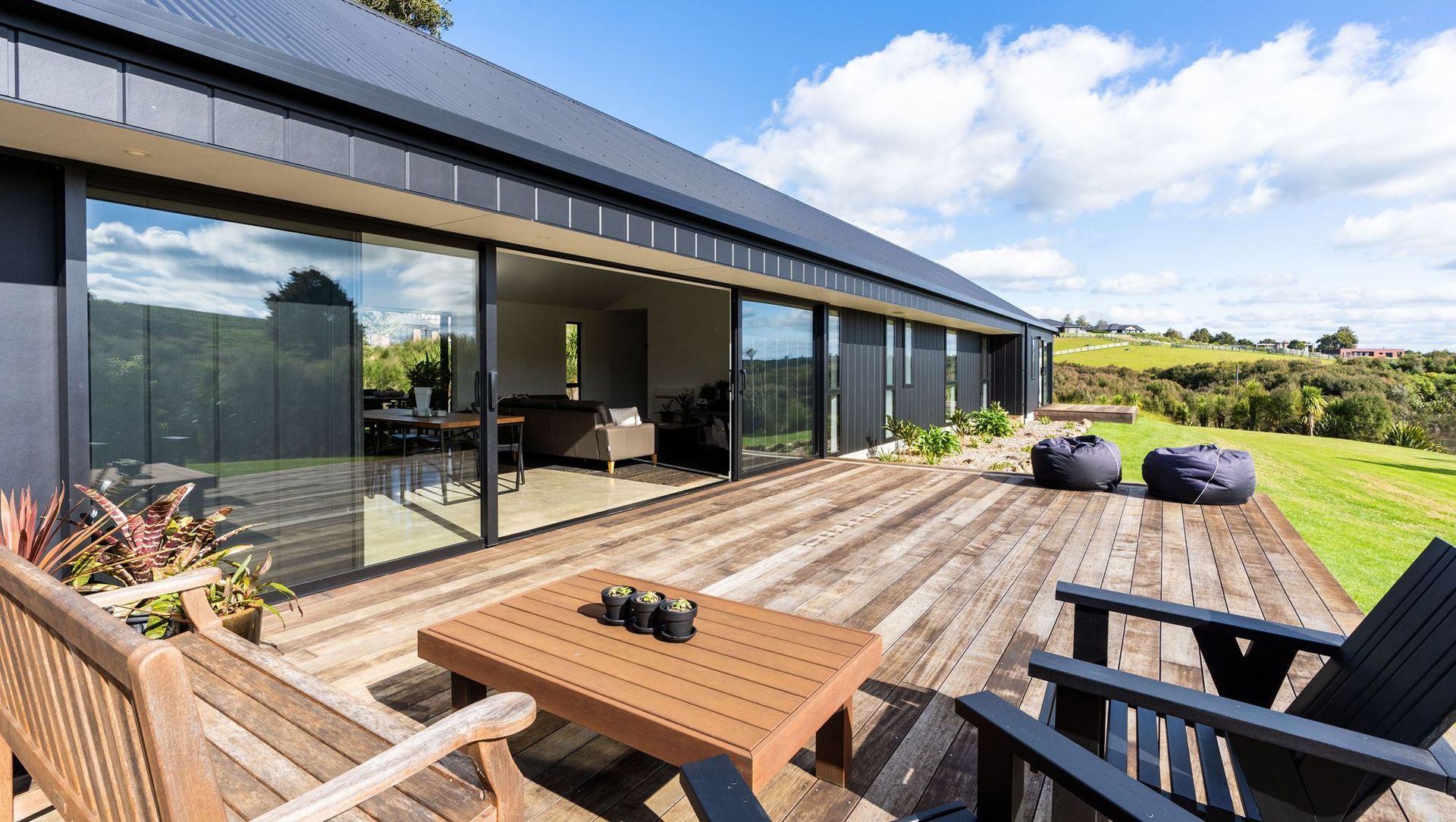 Howie Lane, Karanui banner