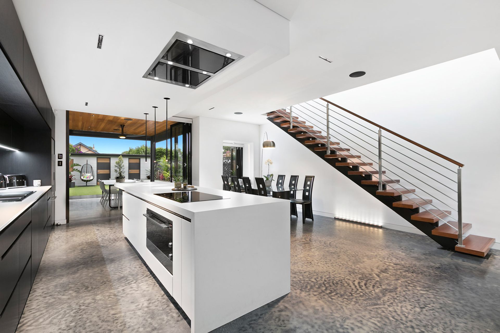 ##Seamless Indoor, Outdoor Living