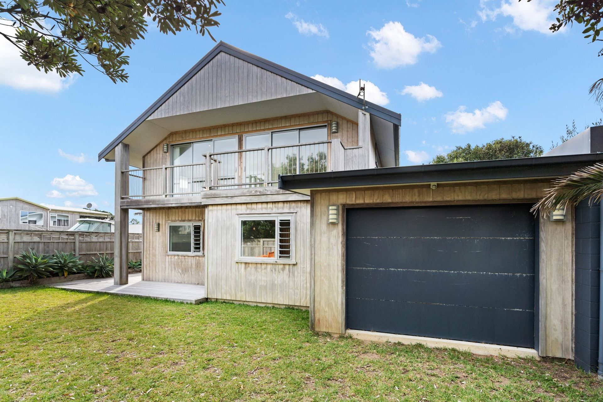 Hall Avenue, Pataua North