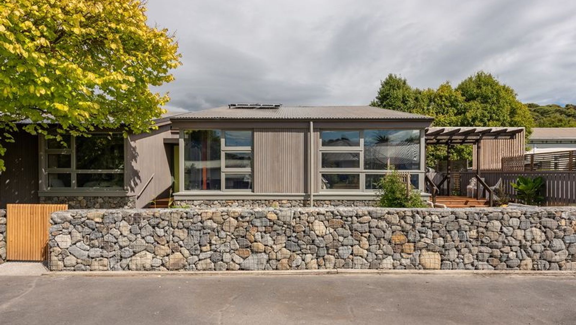 Waikanae active solar home banner