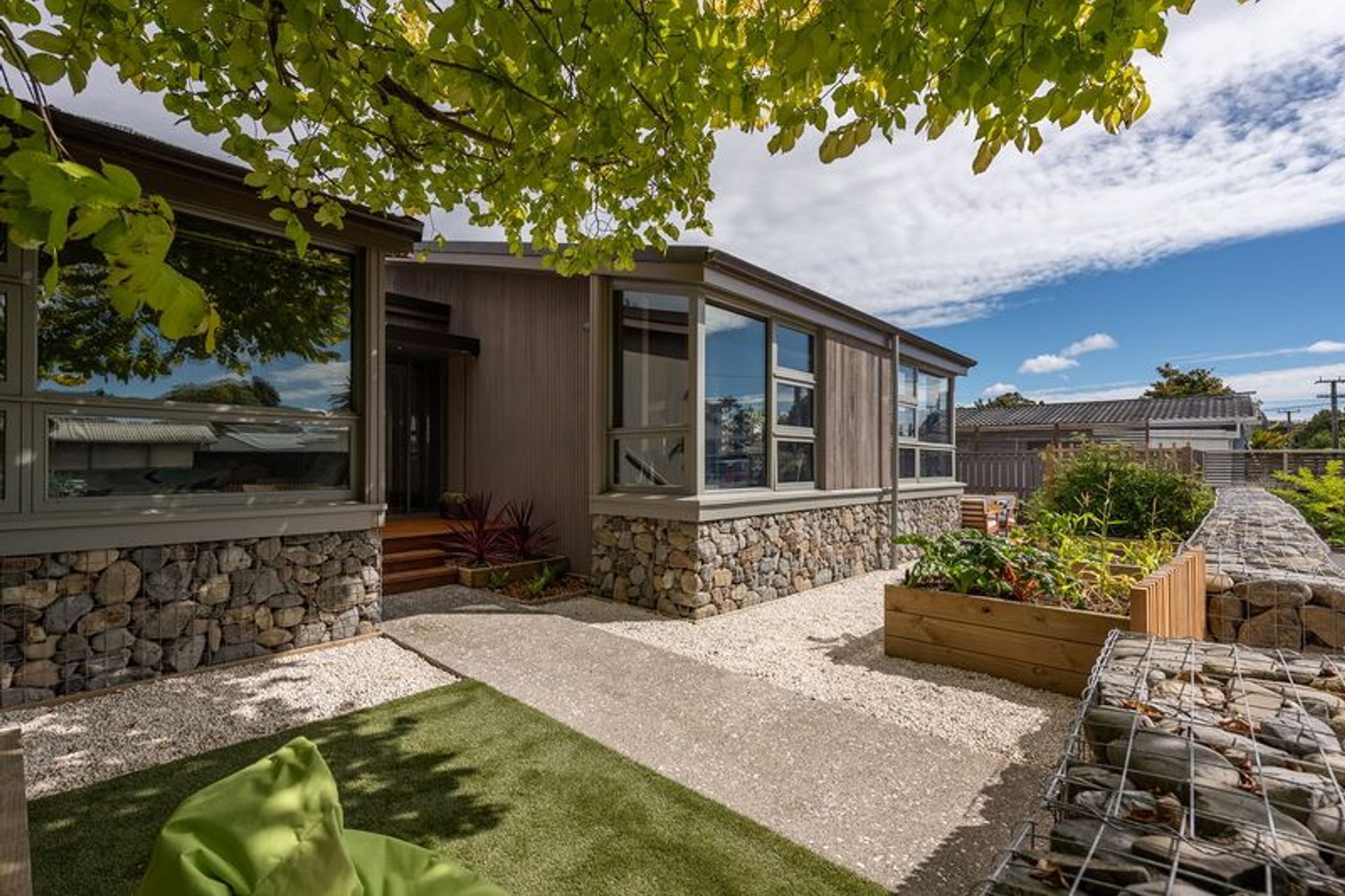 Waikanae active solar home