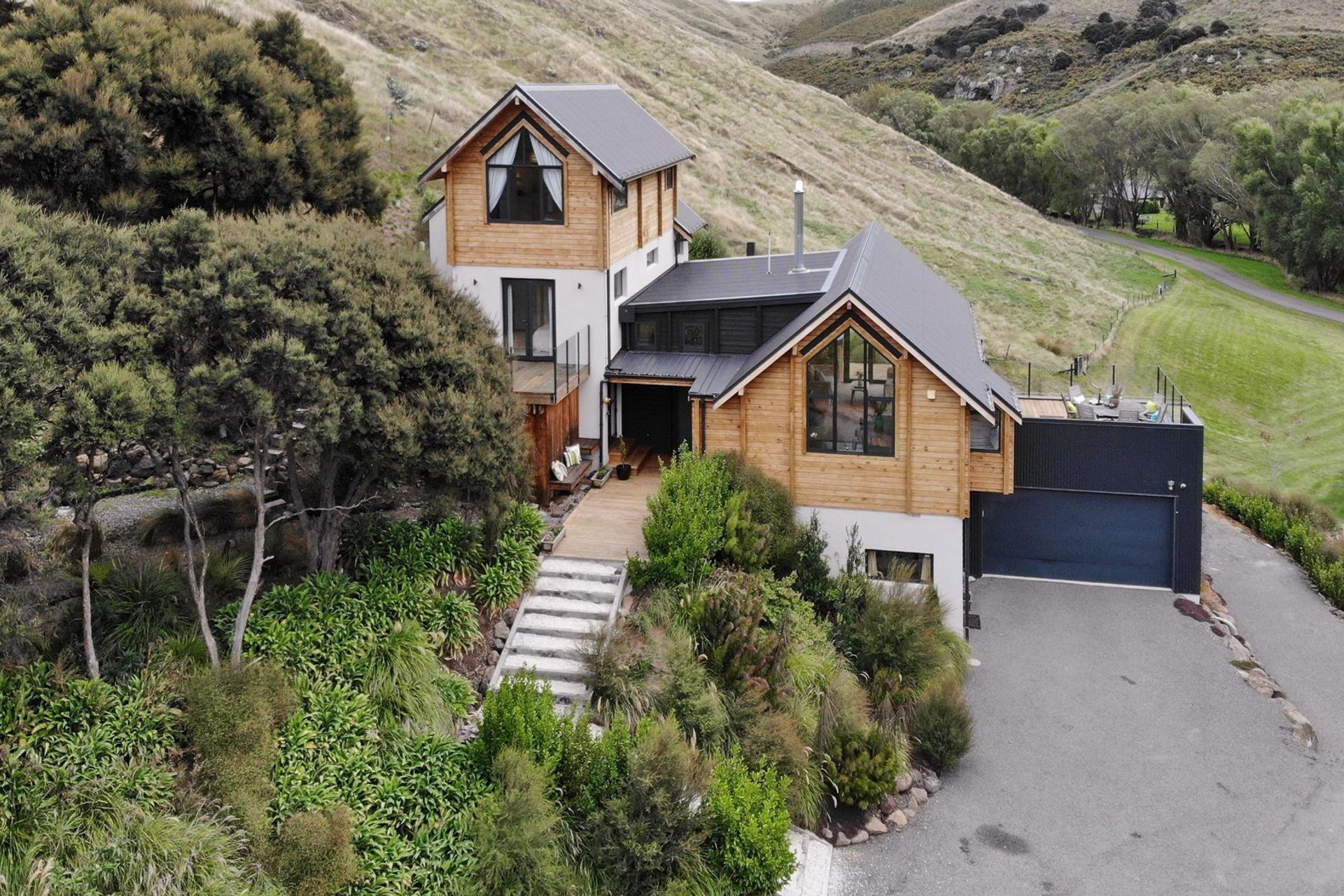 Tai Tapu, Split Level Hill Build