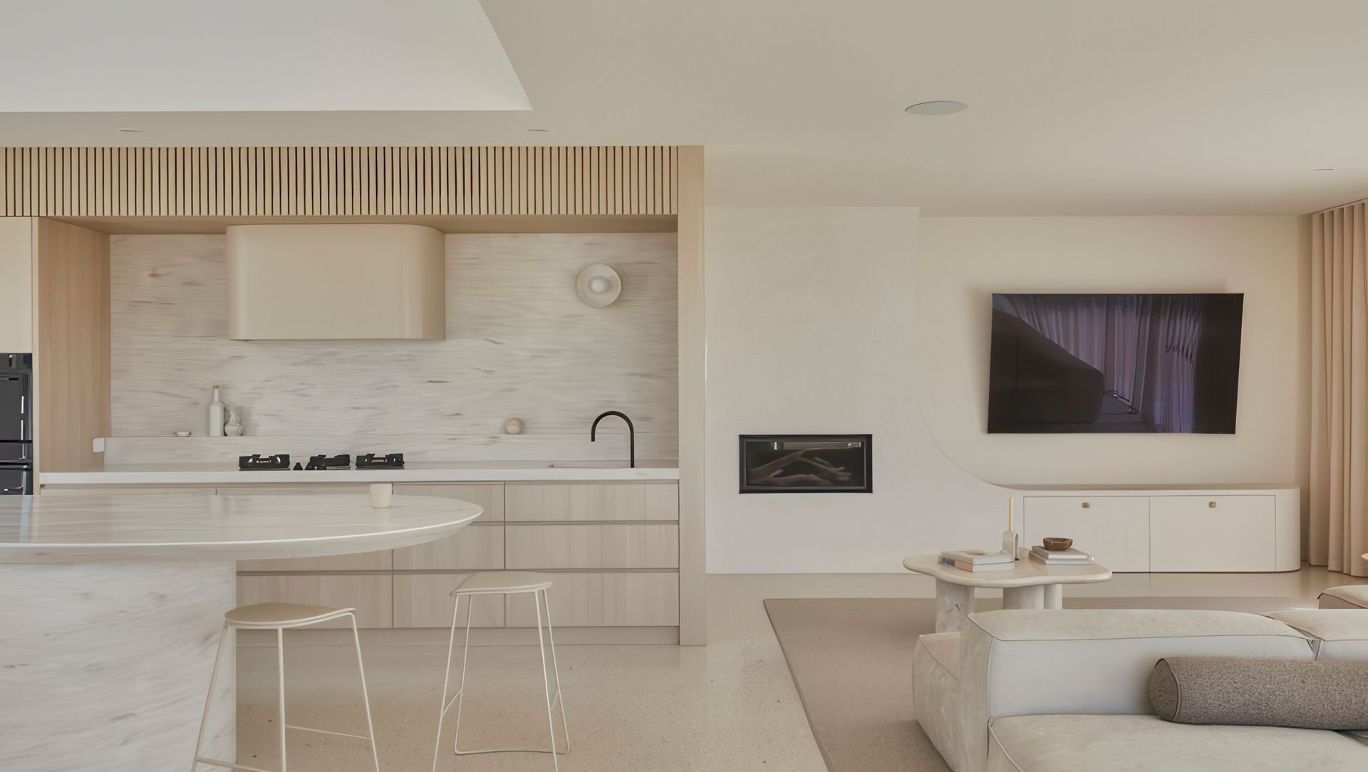 Ahead of the Curve – La Casa Curvilínea banner