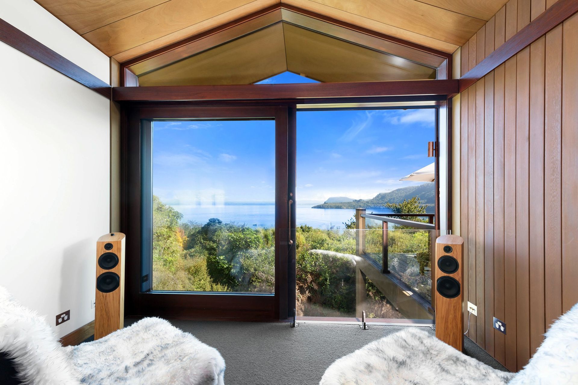Design Pinnacle, Whakamoenga Point