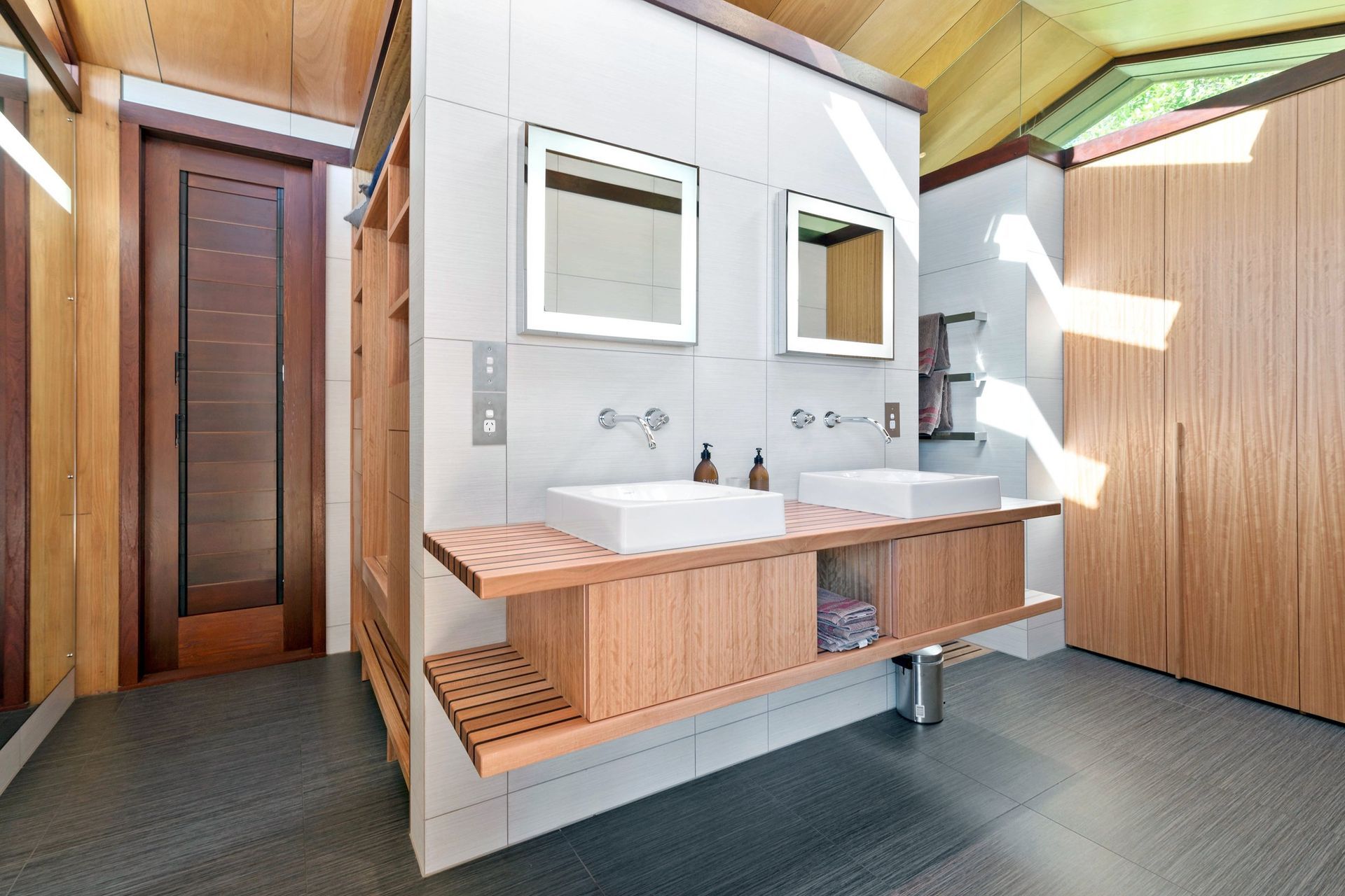 Design Pinnacle, Whakamoenga Point