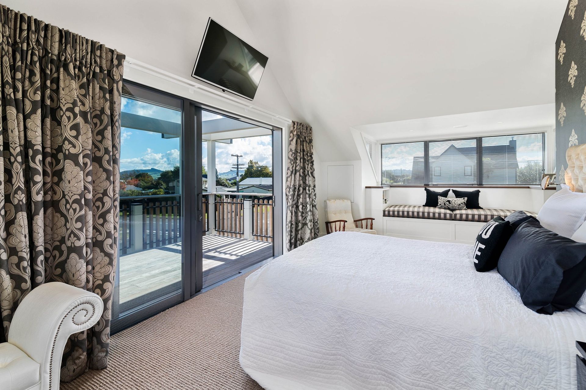 Hosking Home &amp; Boatshed, Bird Area