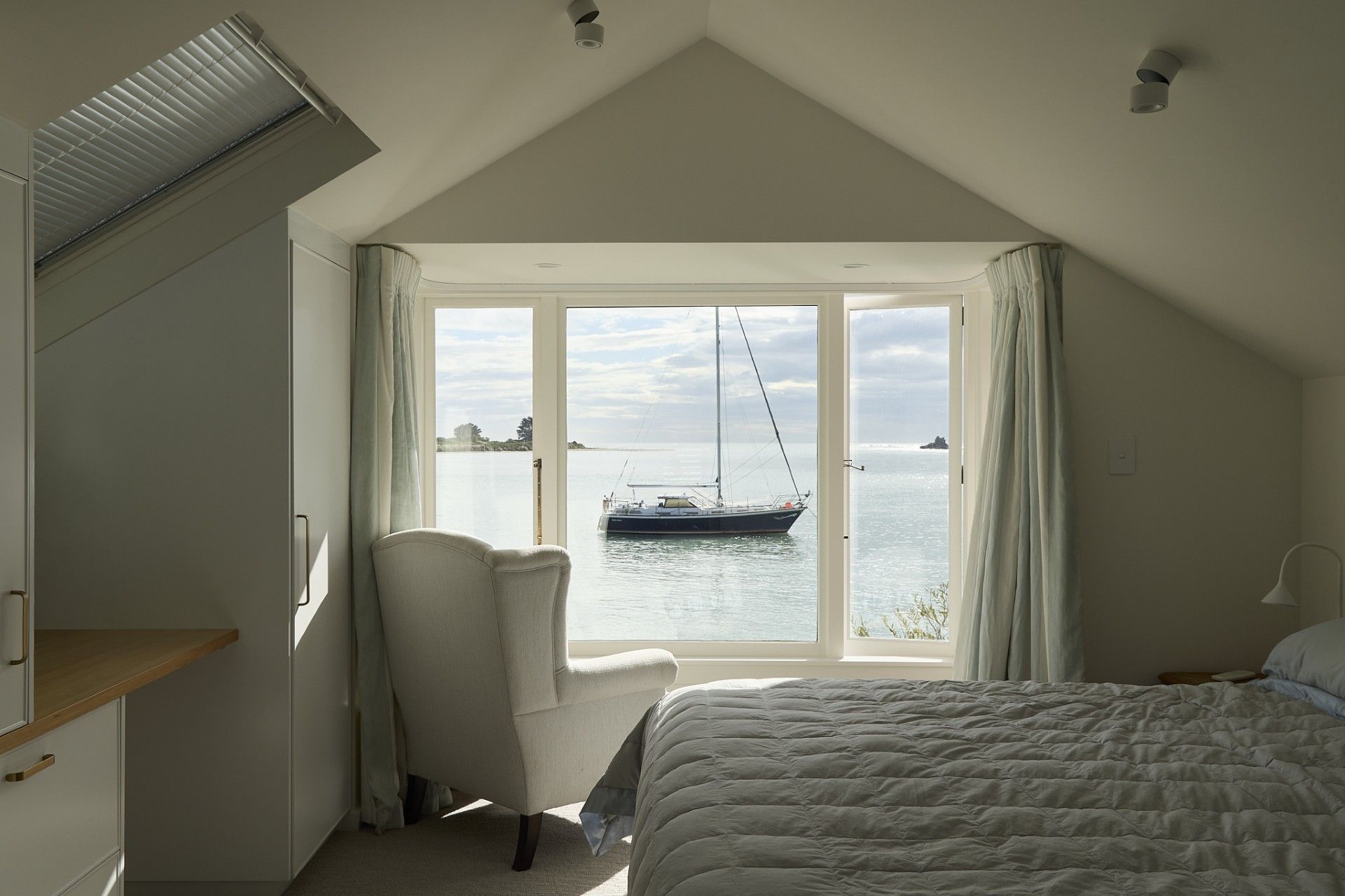 Bedroom-with-estuary-outlook.jpg