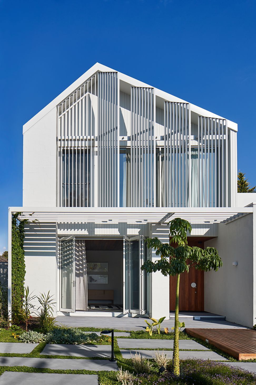 BowerOtriaCaulfieldNorthsmg9173.jpg