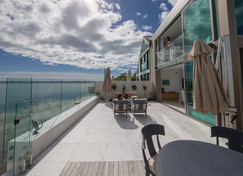 An Entertainer's Dream on the Estuary