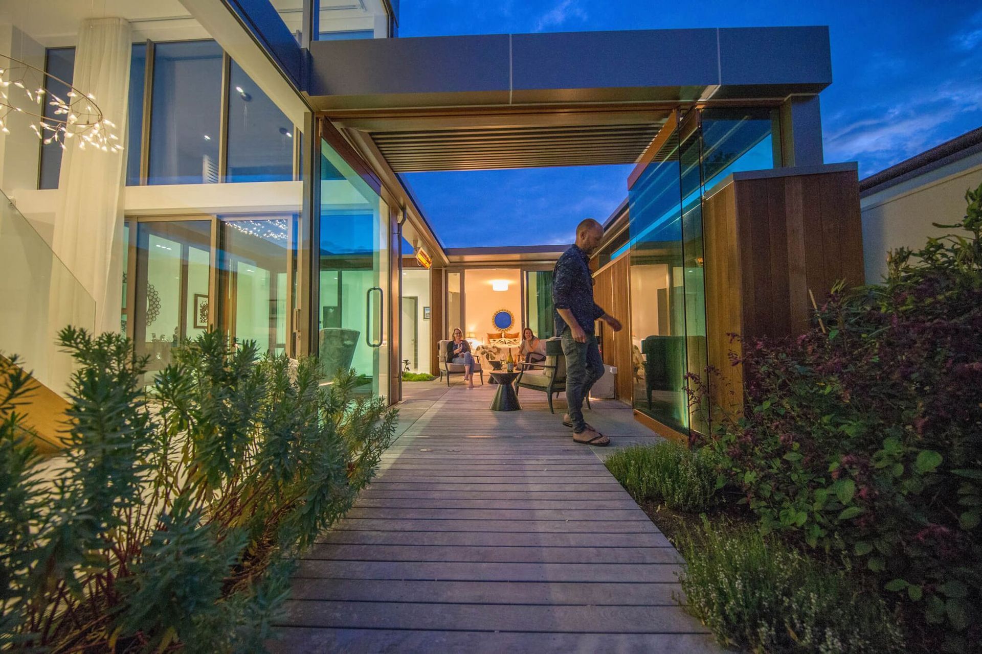 An Entertainer's Dream on the Estuary