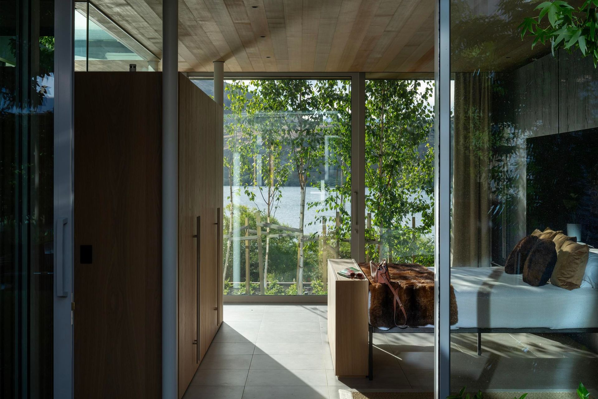 Courtyard-Houseview-through-main-bedroom-towards-lakeSimon-Devitt7.jpg