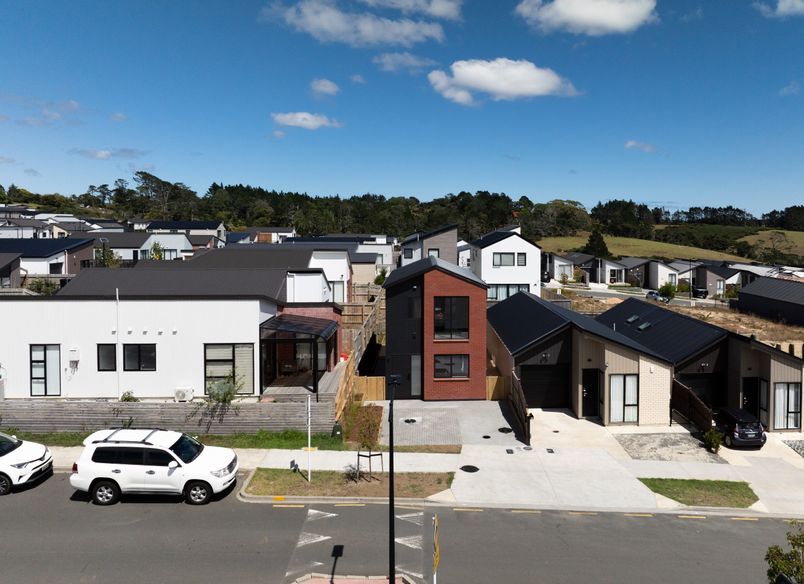 Puwha Street - Presence Makes Perfect