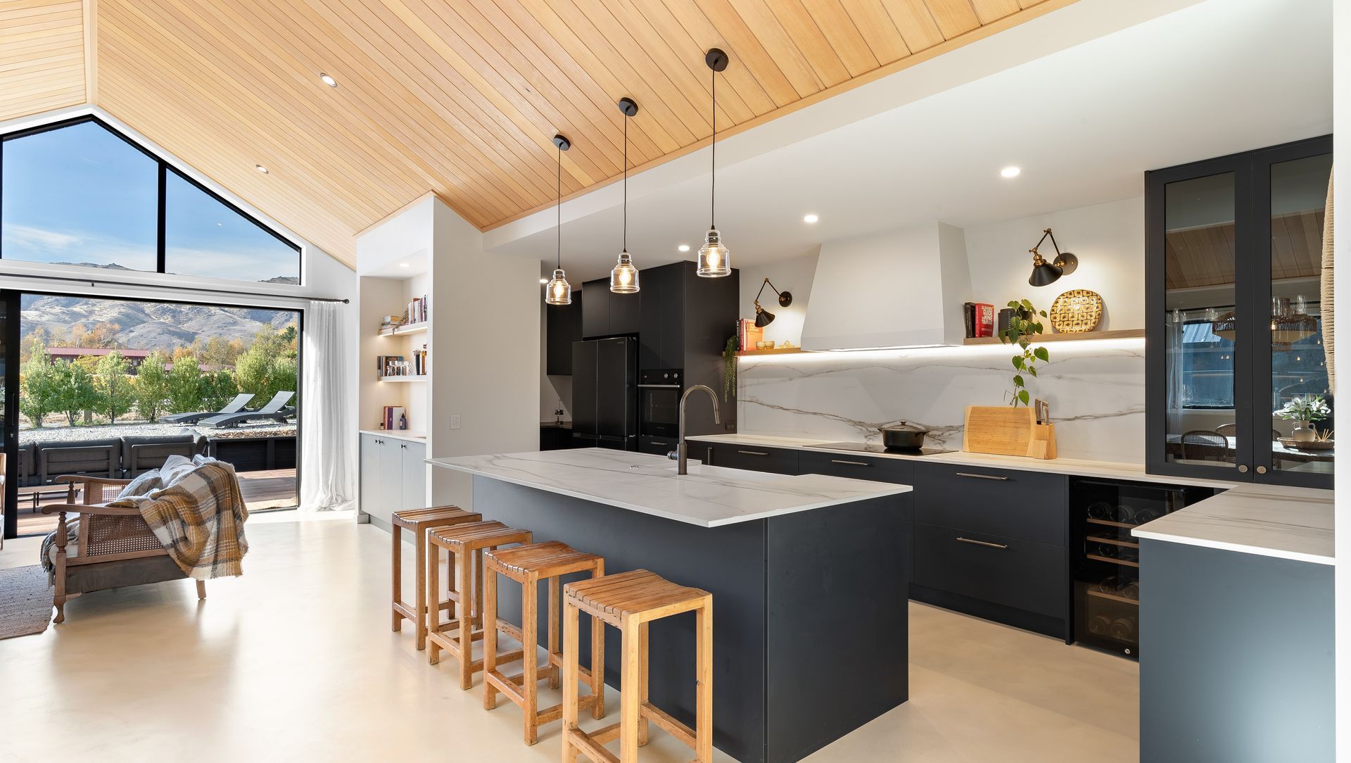 Wooing Tree Blondie banner