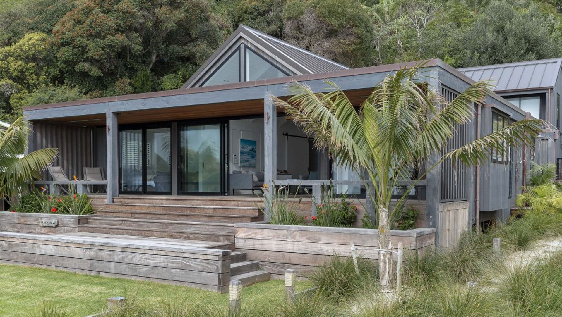 Hellaby Beach House banner