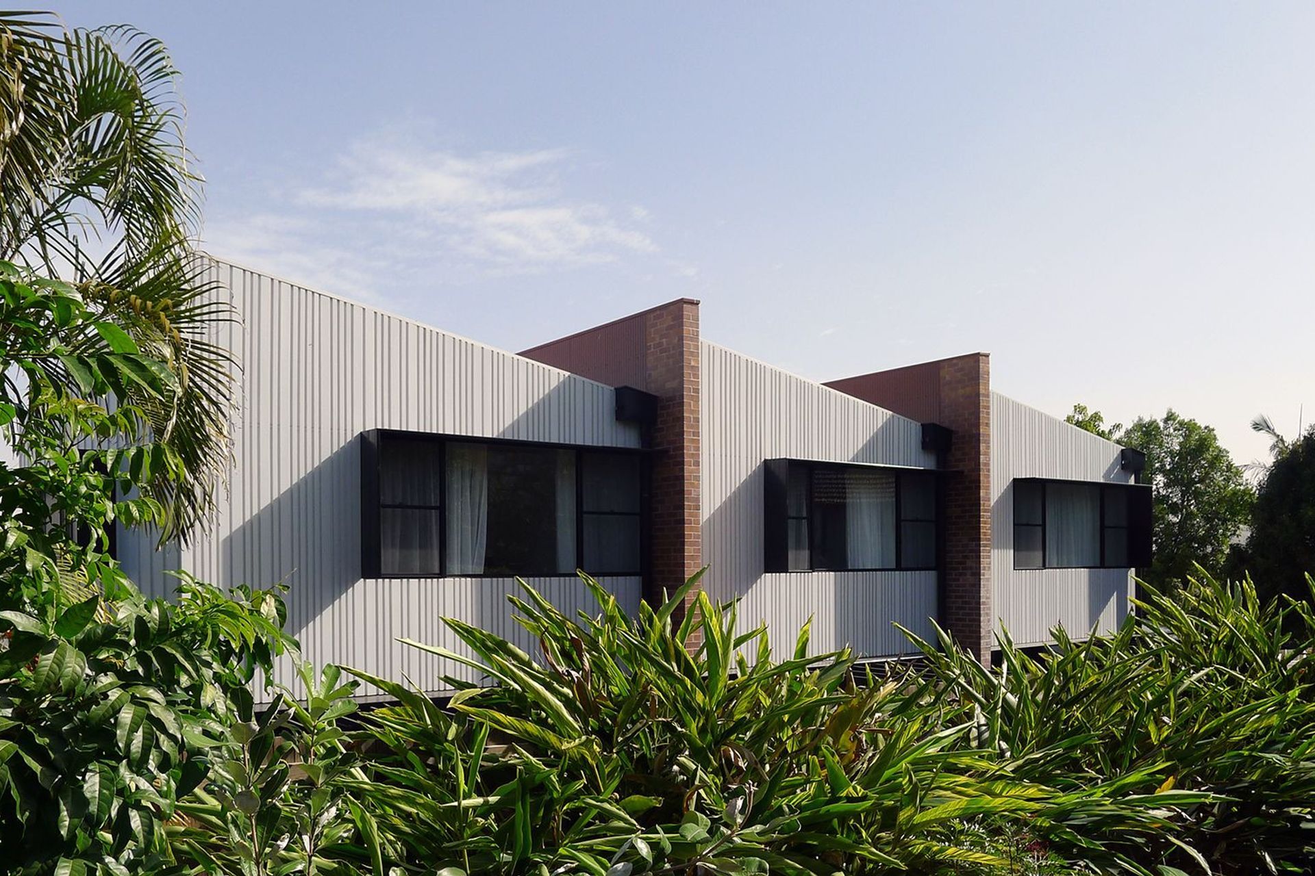 Photography: Cathy Schusler | Longfellow Terraces townhouses nestle well into the surrounding suburban landscape.