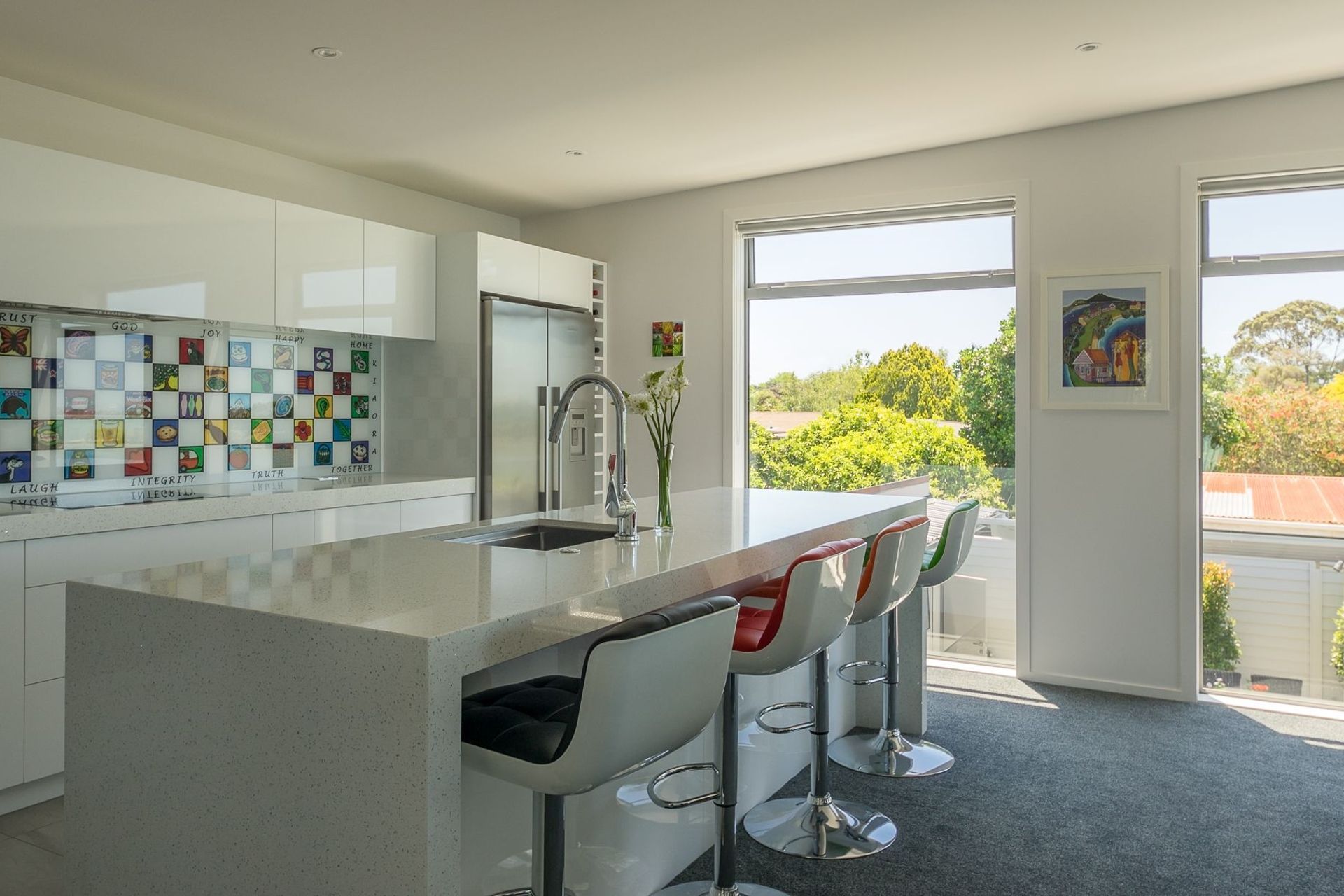 Riverside Avenue, Point England