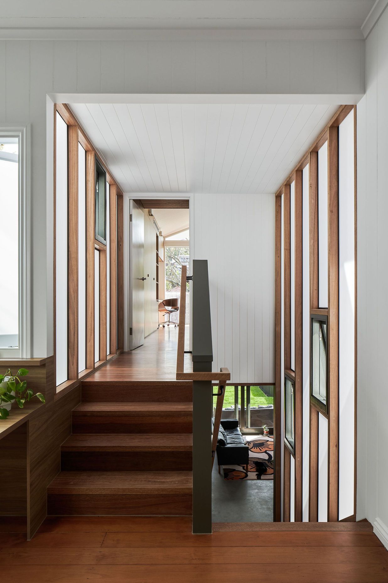 Photography: Andy Macpherson / Alanna Jayne McTiernan | Through this new addition that doubles the volume of the existing cottage, the ground floor now has a direct connection to the backyard