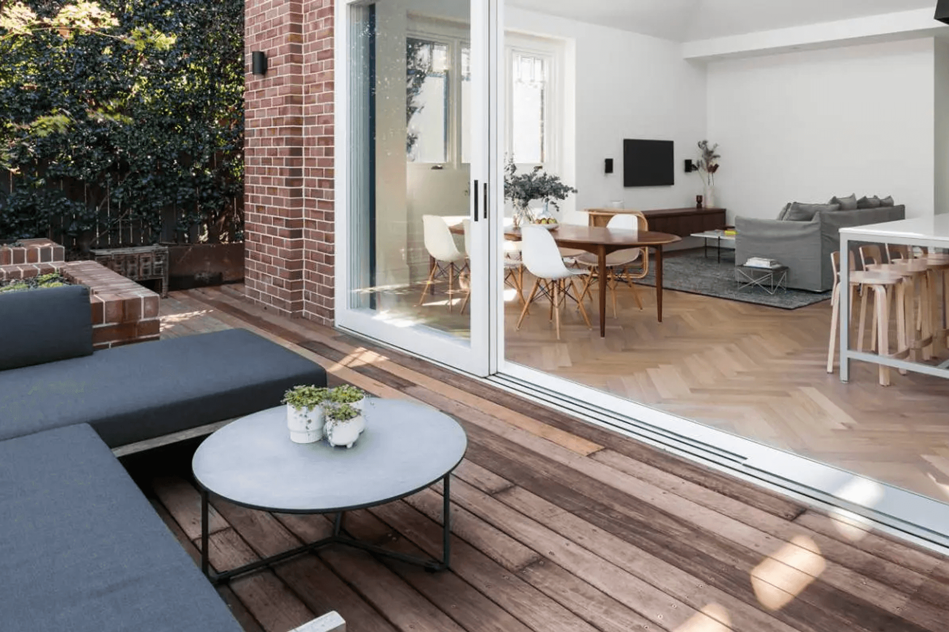 Tavira Limestone Alfresco | Bayside Built | Weir Phillips Architect