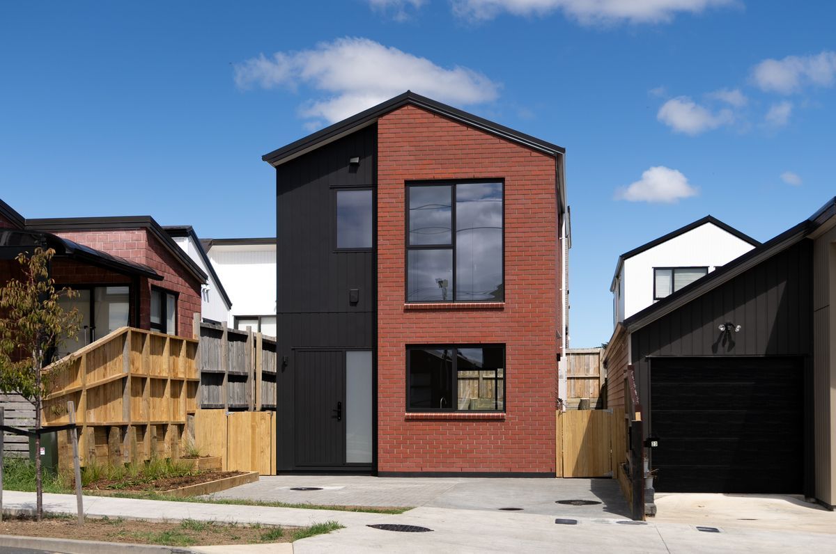Puwha Street - Presence Makes Perfect