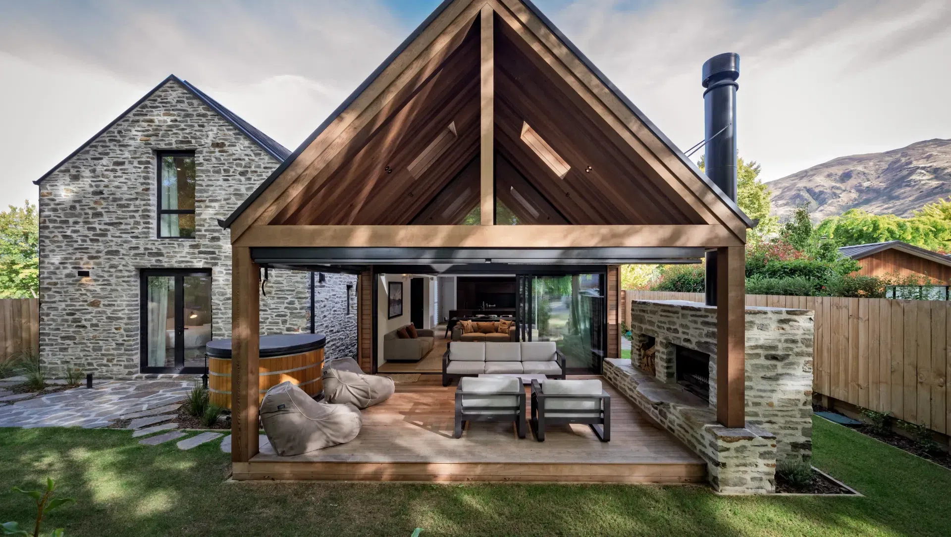 Macandrew Lane banner