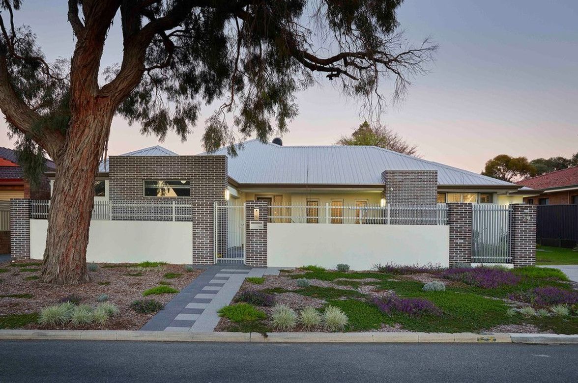 Insulated Garage Door - Winthrop Residence