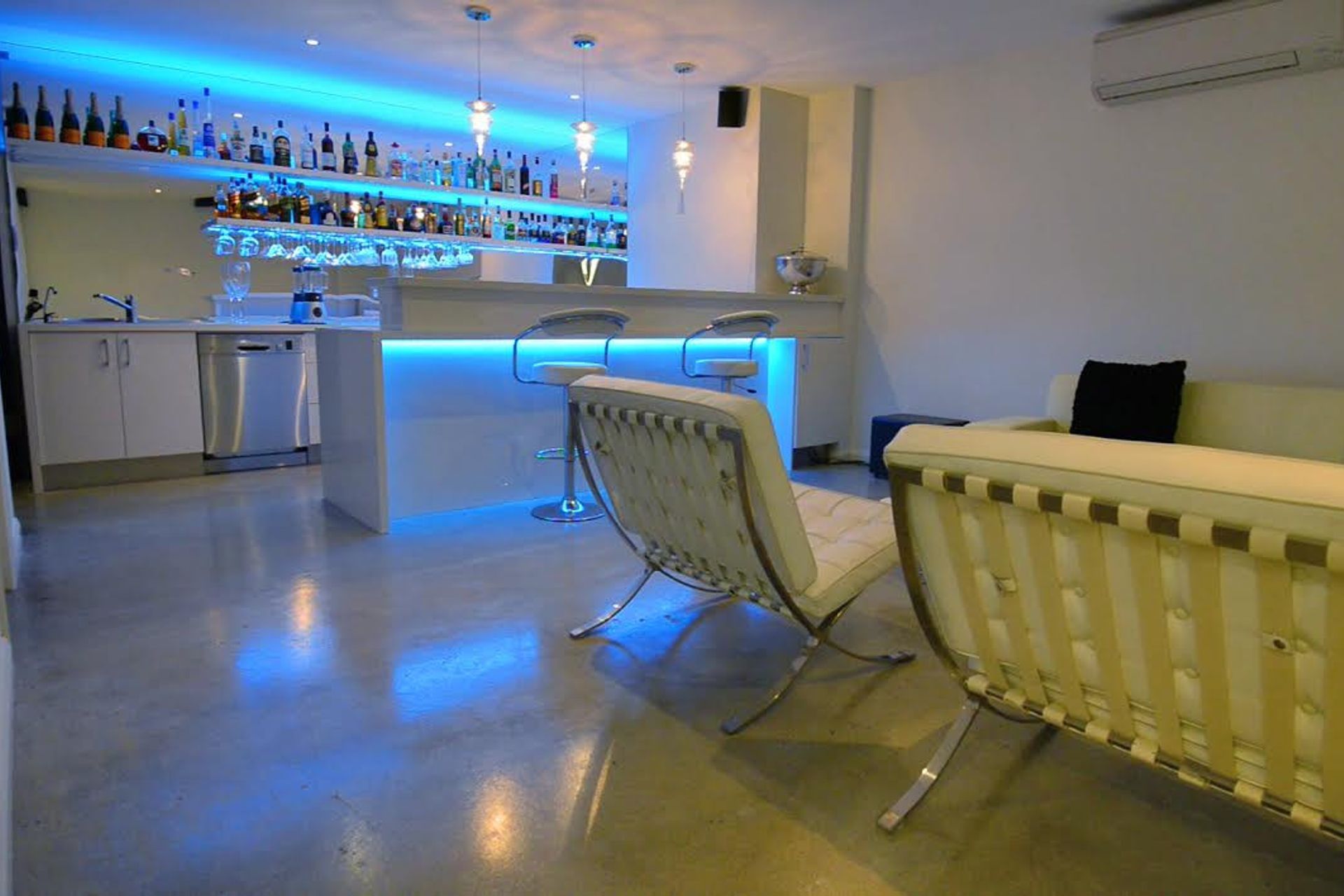 CUSTOM HOME FEATURED IN 'AUSTRALIA'S BEST HOUSES' TV PROGRAM + 'ABODE' MAGAZINE