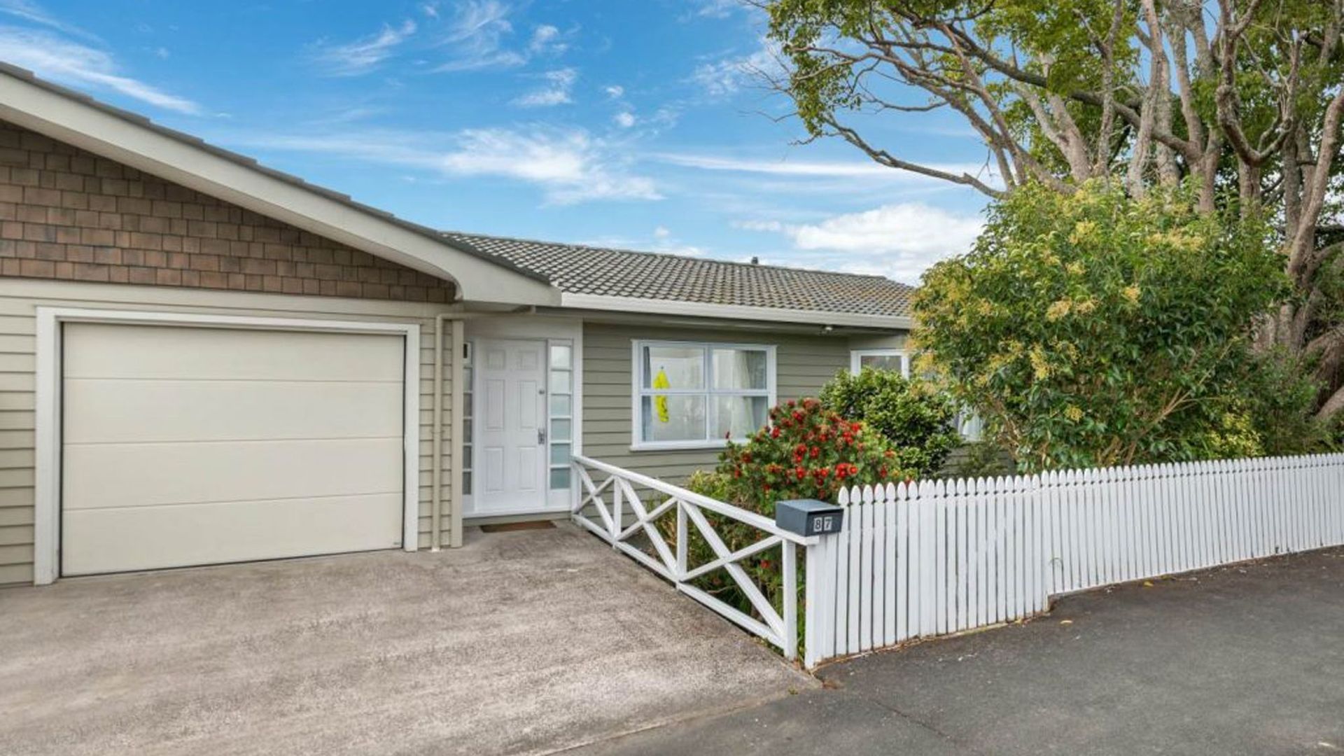 Hinemoa Street, Birkenhead video