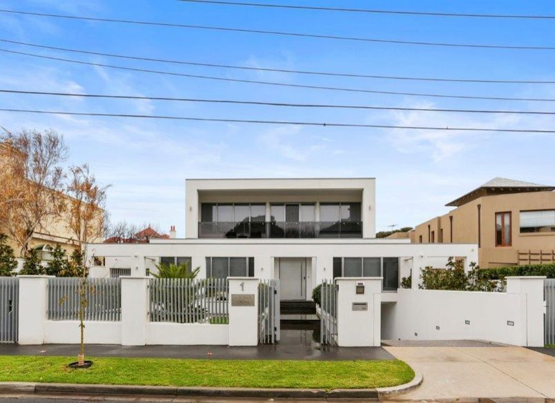 CUSTOM HOME FEATURED IN HOME DESIGN + LIVING MAGAZINE