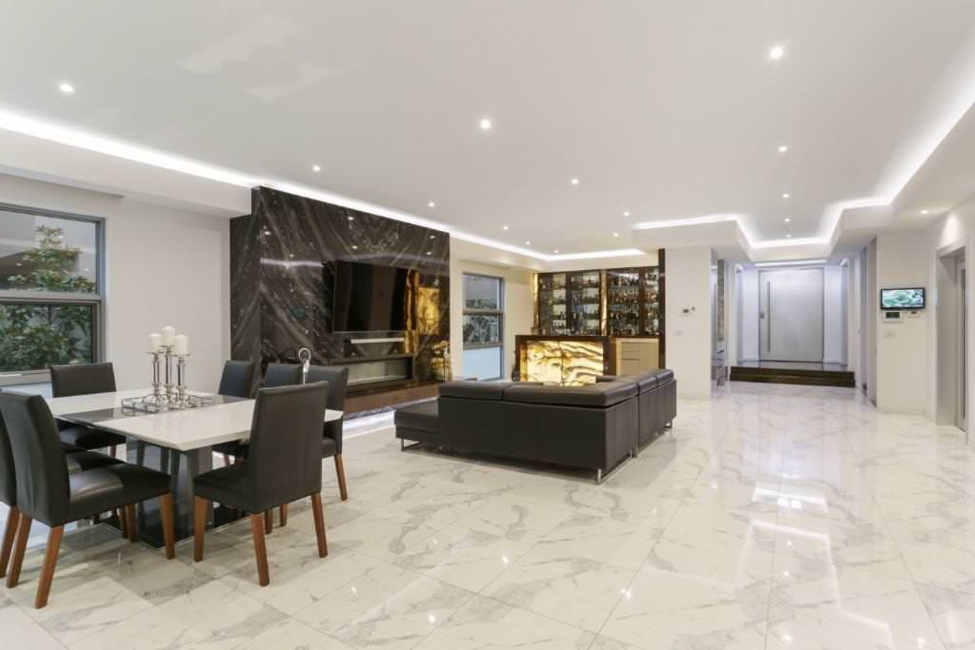 CUSTOM HOME FEATURED IN HOME DESIGN + LIVING MAGAZINE