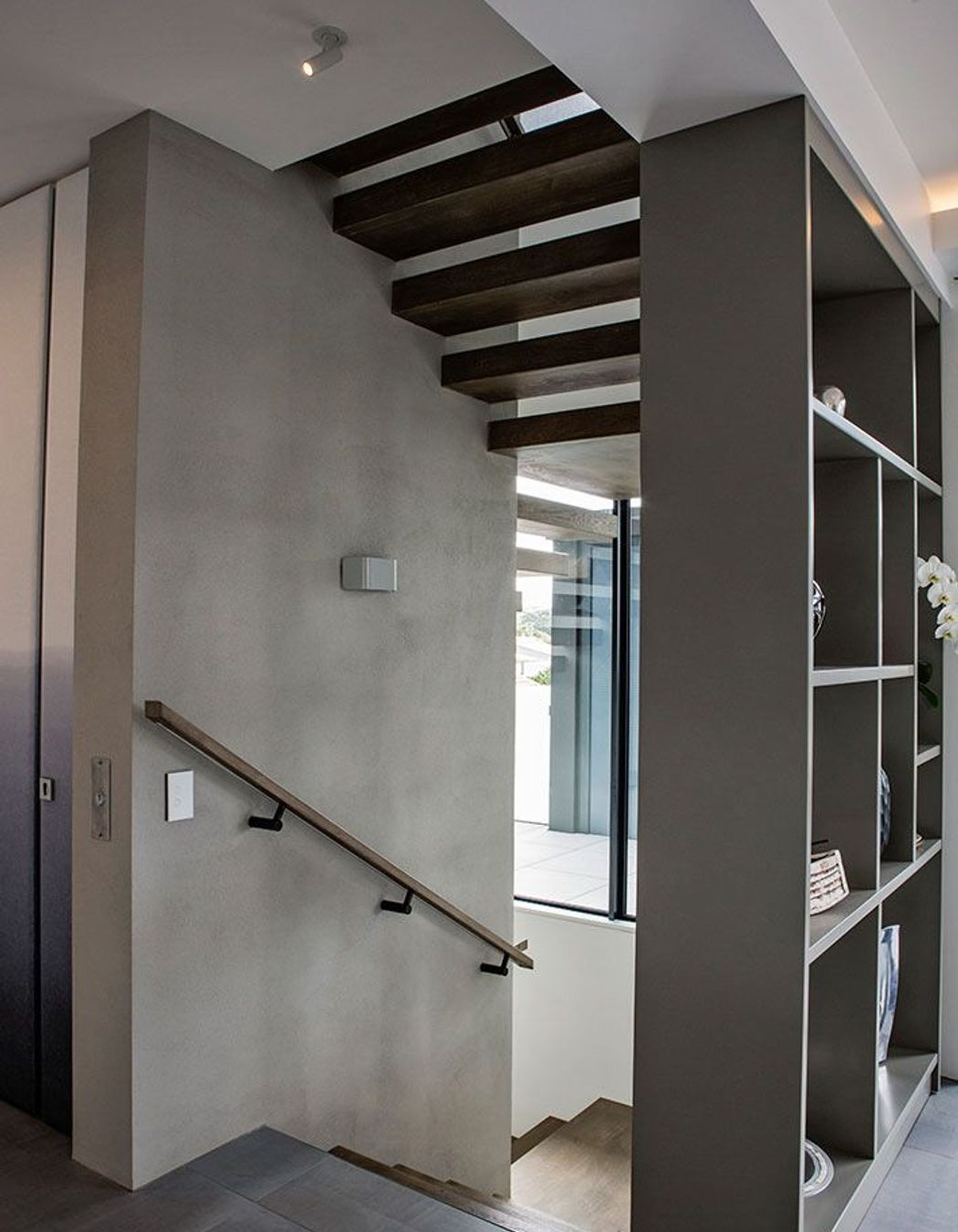 Three-Level Multi Cladding Home with Pool