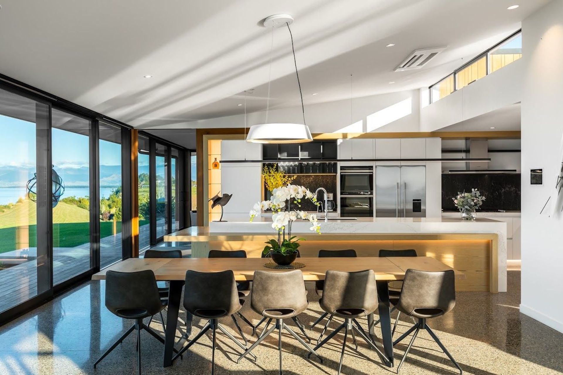 The living space is bright, yet earthy in palette and clerestory windows draw light right into the heart of the home.