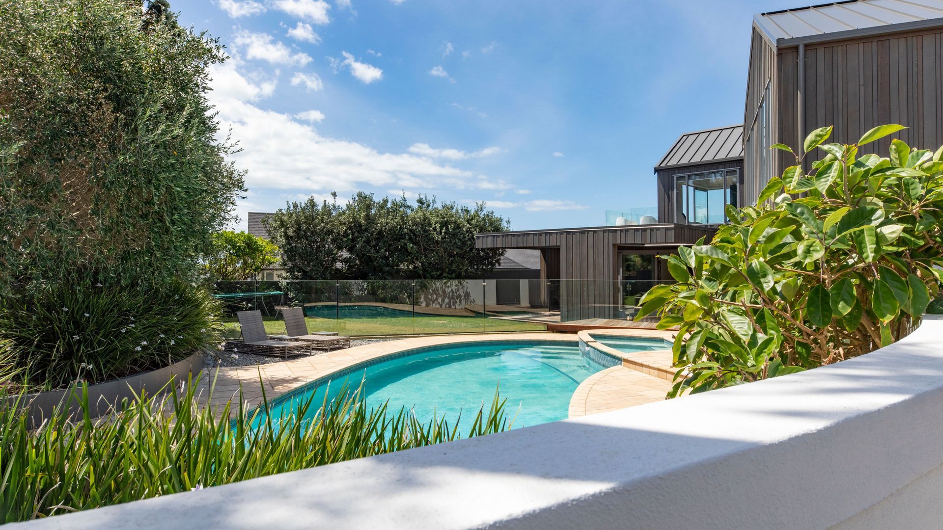 Niche Construction - Magnificent Milford New build video