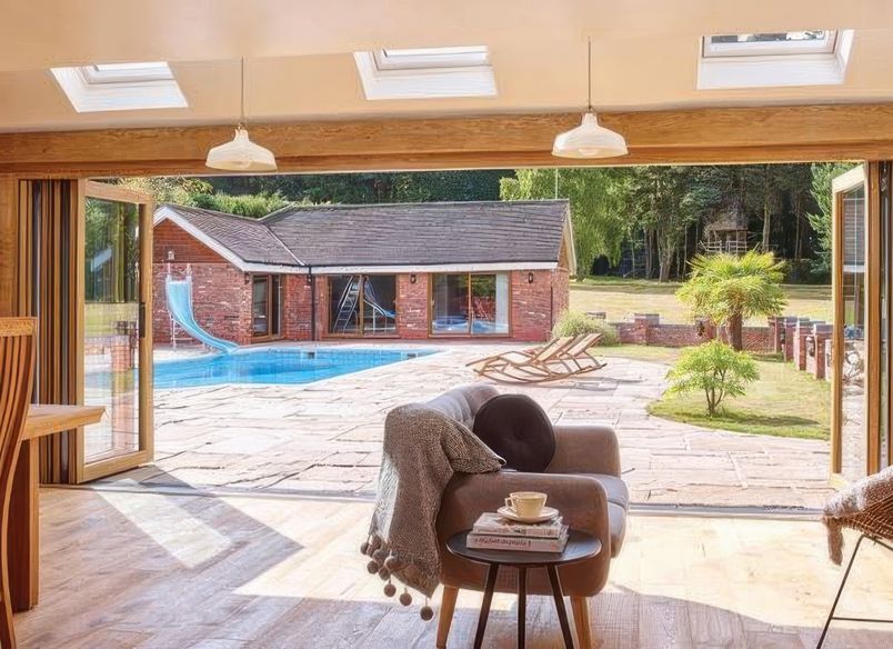 Creating a Sunny Living Space with a Seamless Connection to the Garden