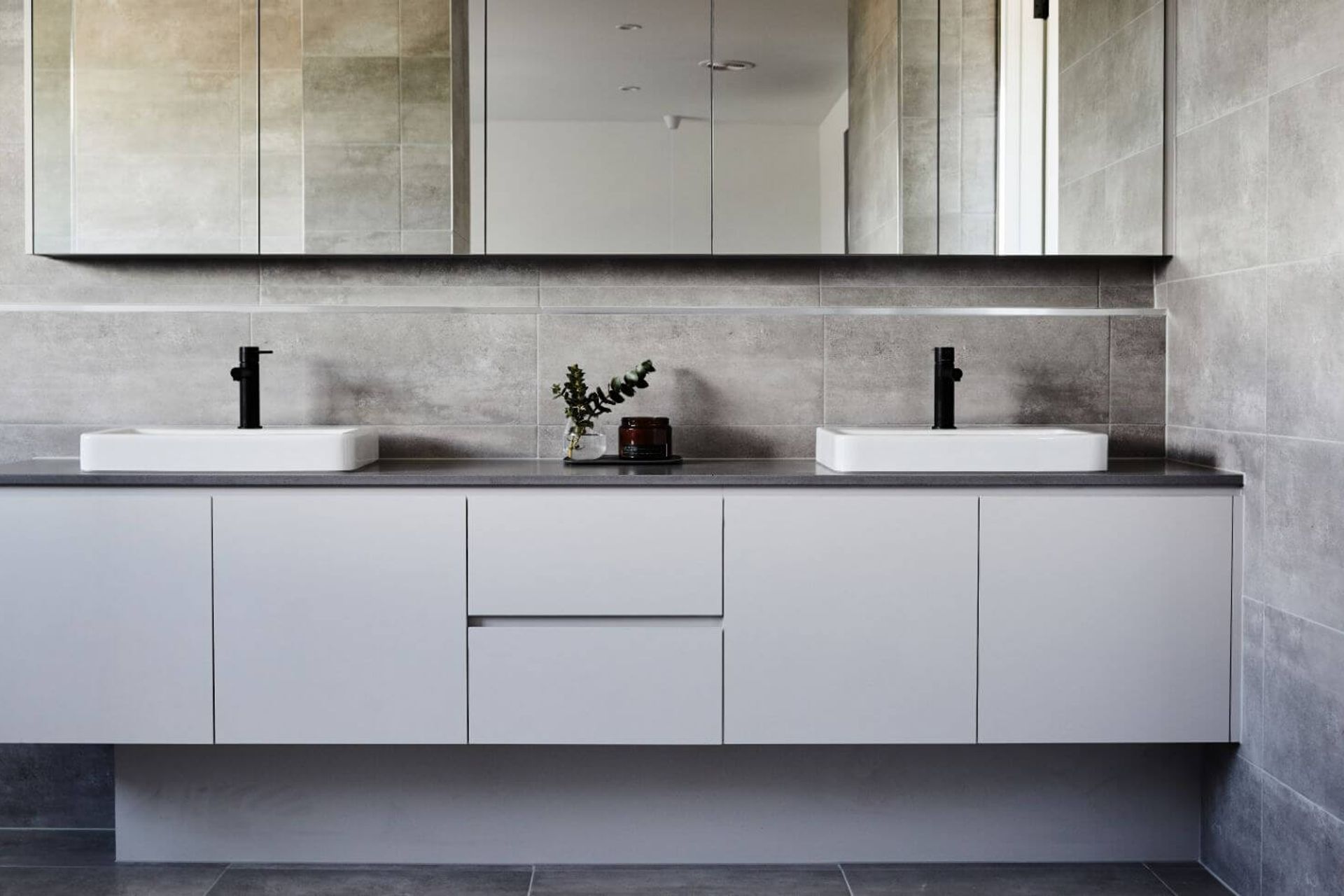 The Hue, Bentleigh East