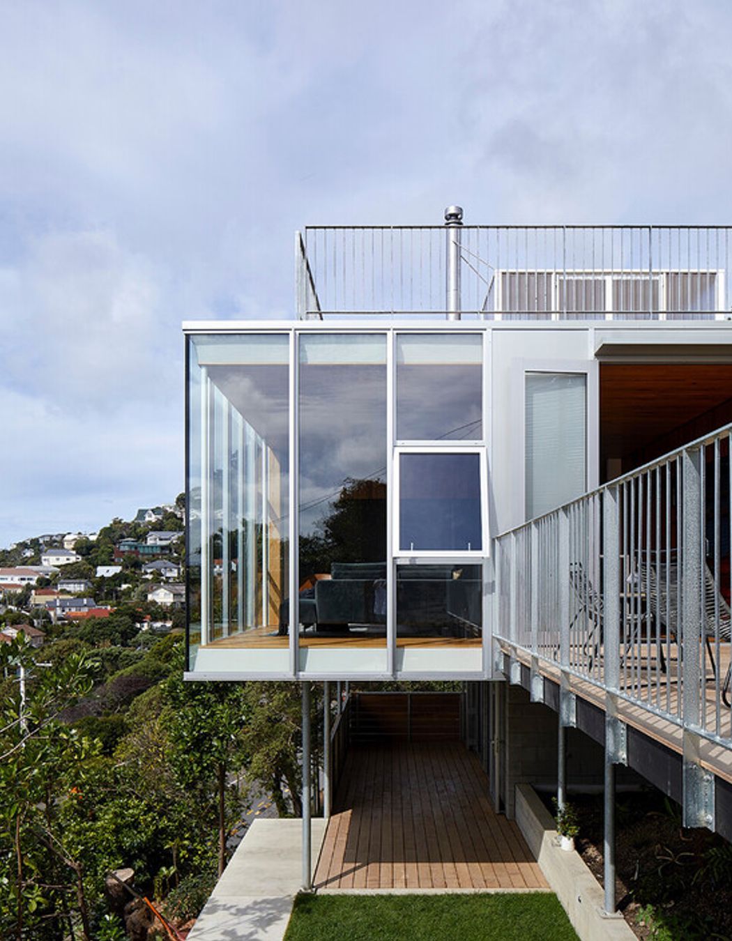 Care was taken to create a lawn that’s sheltered and private despite the steep site.