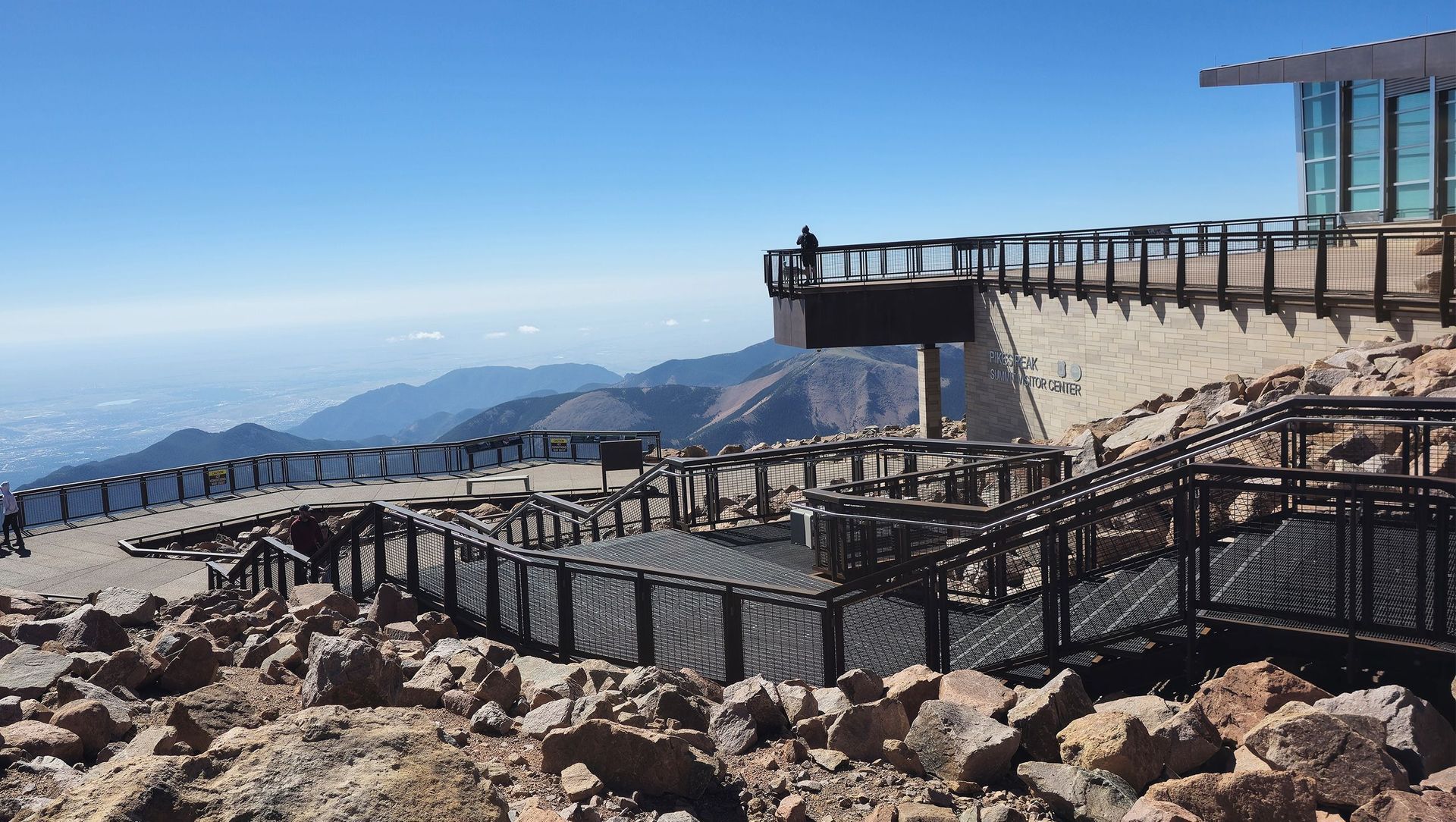 Wire Mesh Balustrades at Mountain Lookout banner