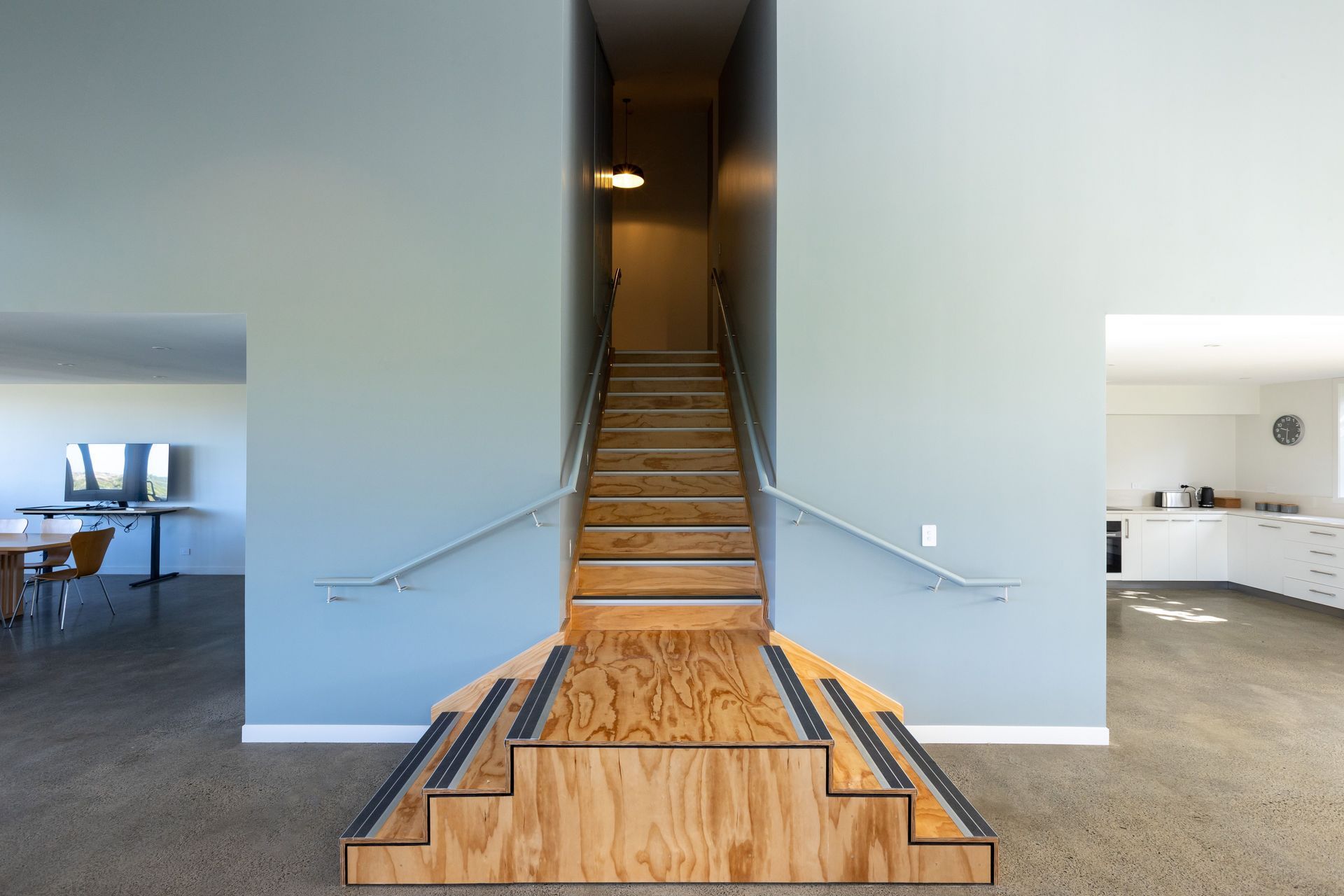 ©️ Jono Parker   The clubroom space features a kitchen suitable for catering for large groups of people and an open-plan space that is hard-wearing.