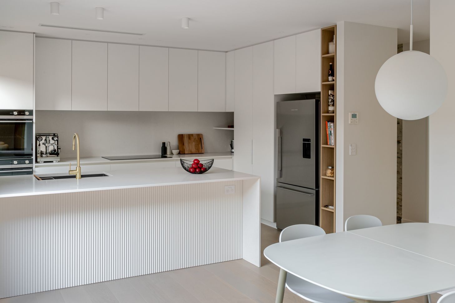 Ben-Hudson-Architects-courtyard-house-kitchen-diner.jpg