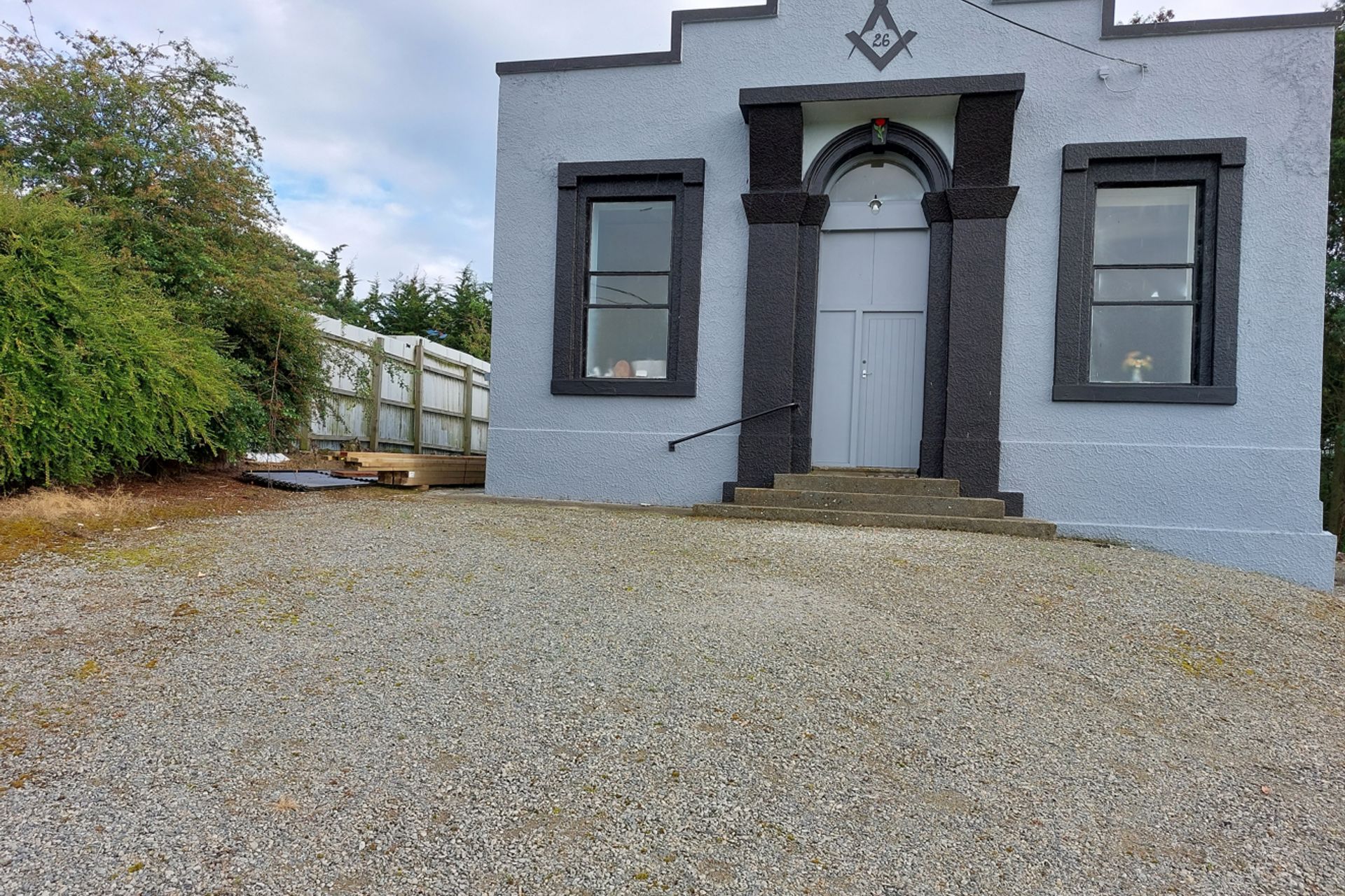 Delivery of timber for fencing