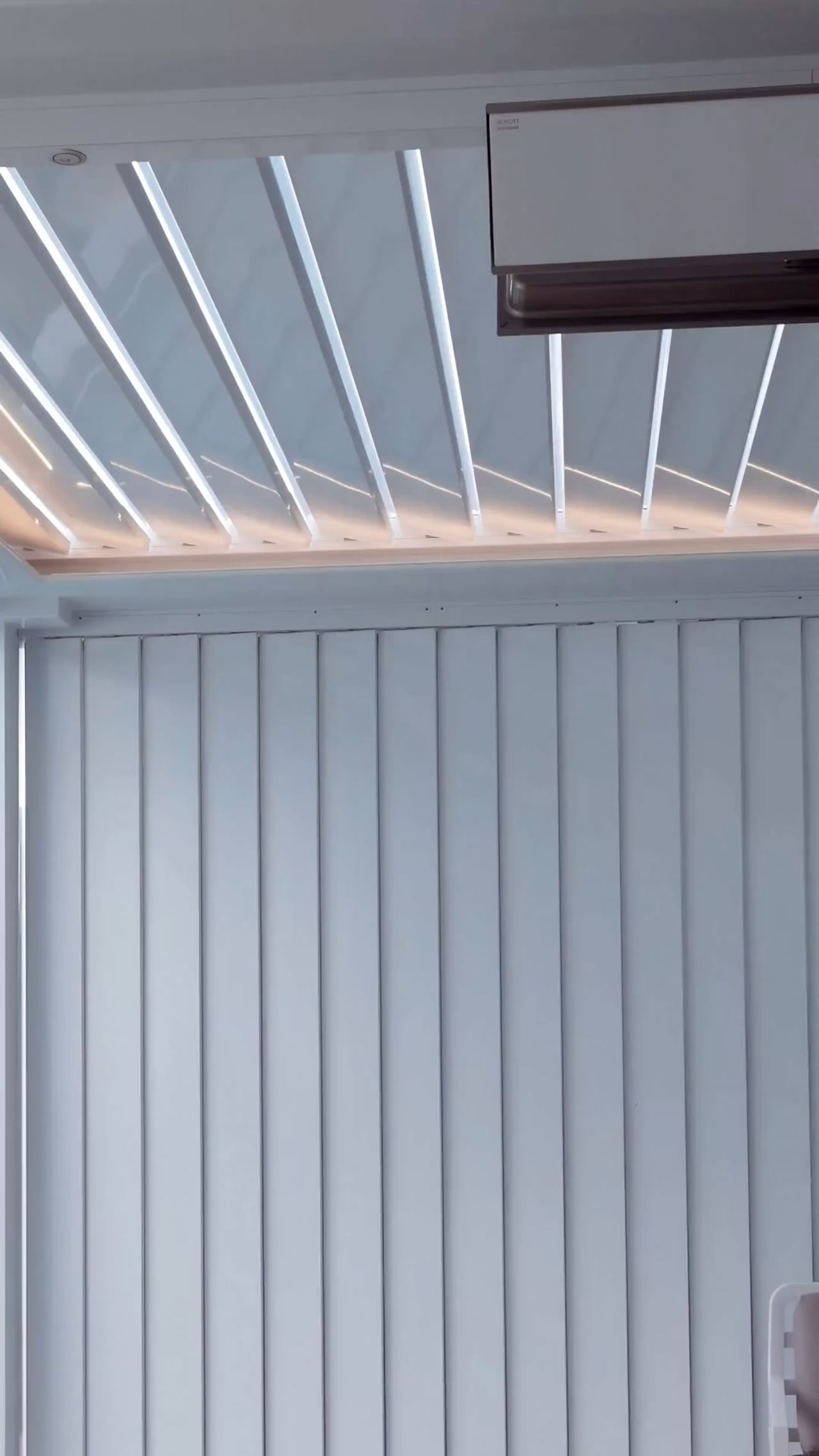 Balustrade Hi-Span Operable Louvres gallery detail image