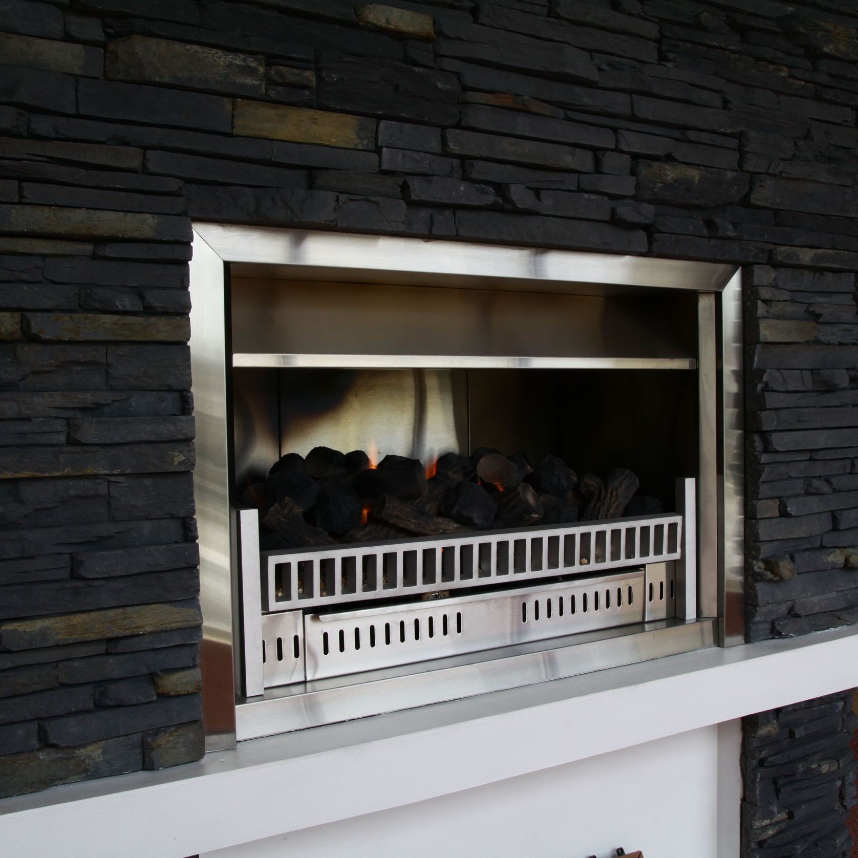 Aura Flued Outdoor Fireplace | 900mm gallery detail image