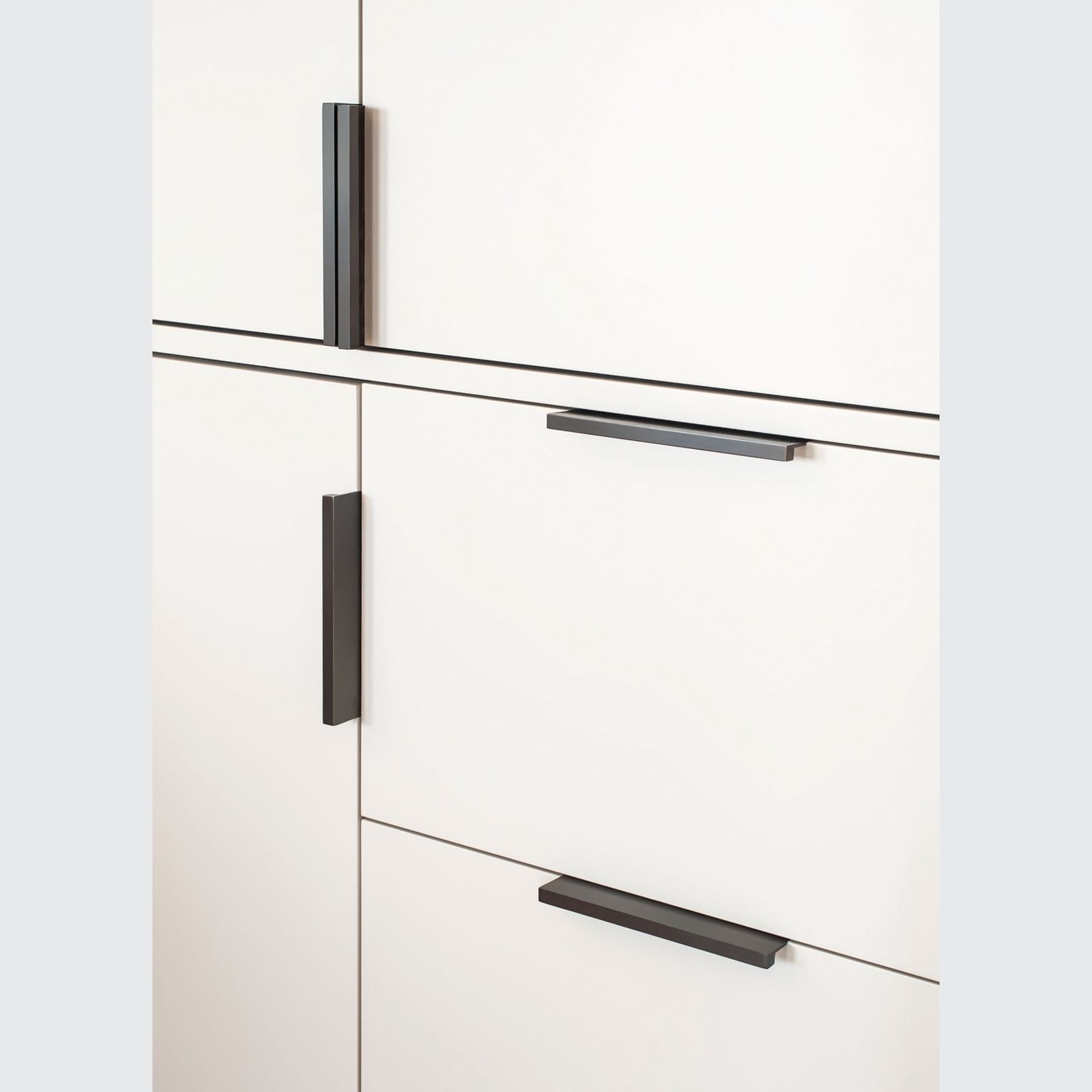 Joseph Giles Edge Pull Handle Collection gallery detail image