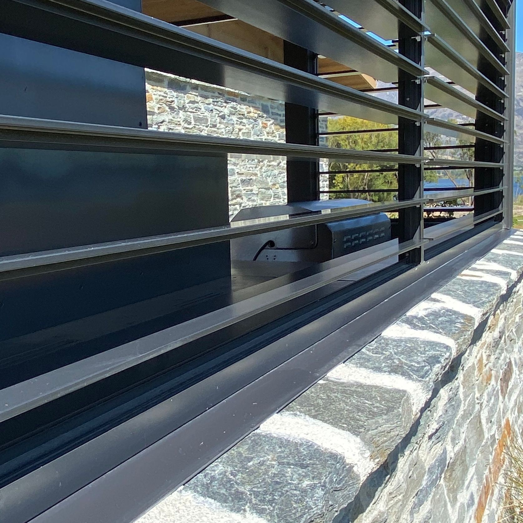 Locarno Operable Horizontal Louvres gallery detail image