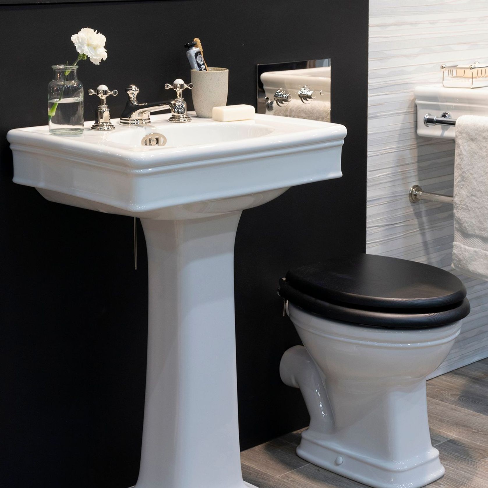 Lonsdale 550 and 650 basin gallery detail image