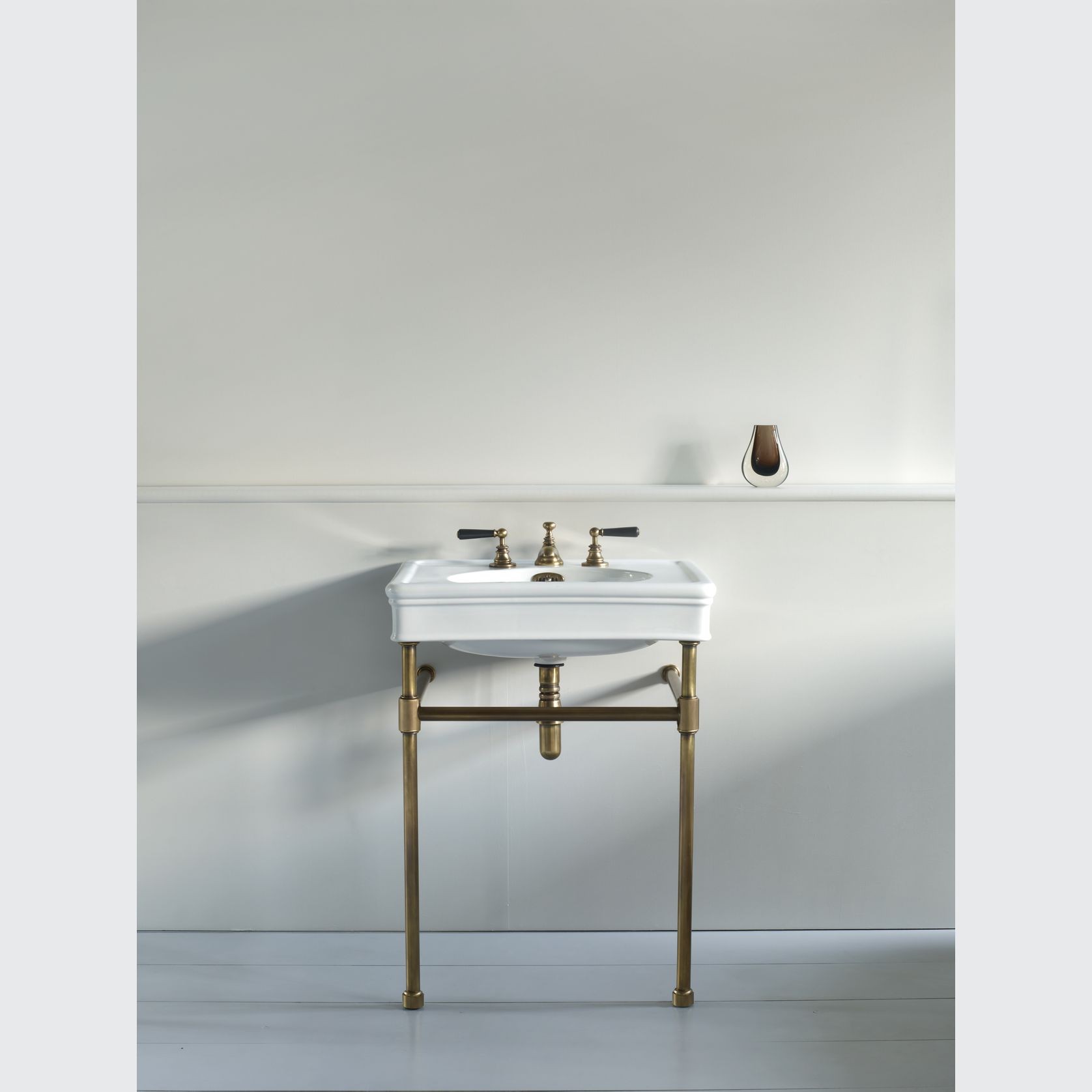 Lonsdale 550 and 650 basin gallery detail image