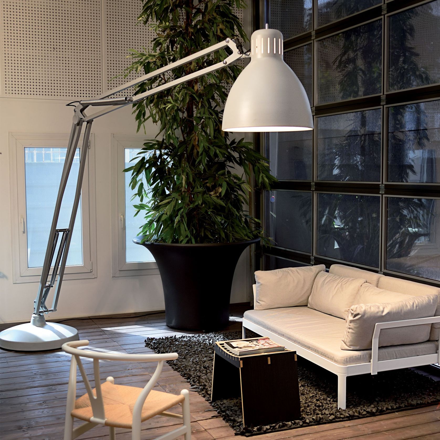 THE GREAT JJ Floor Lamp by Leucos gallery detail image