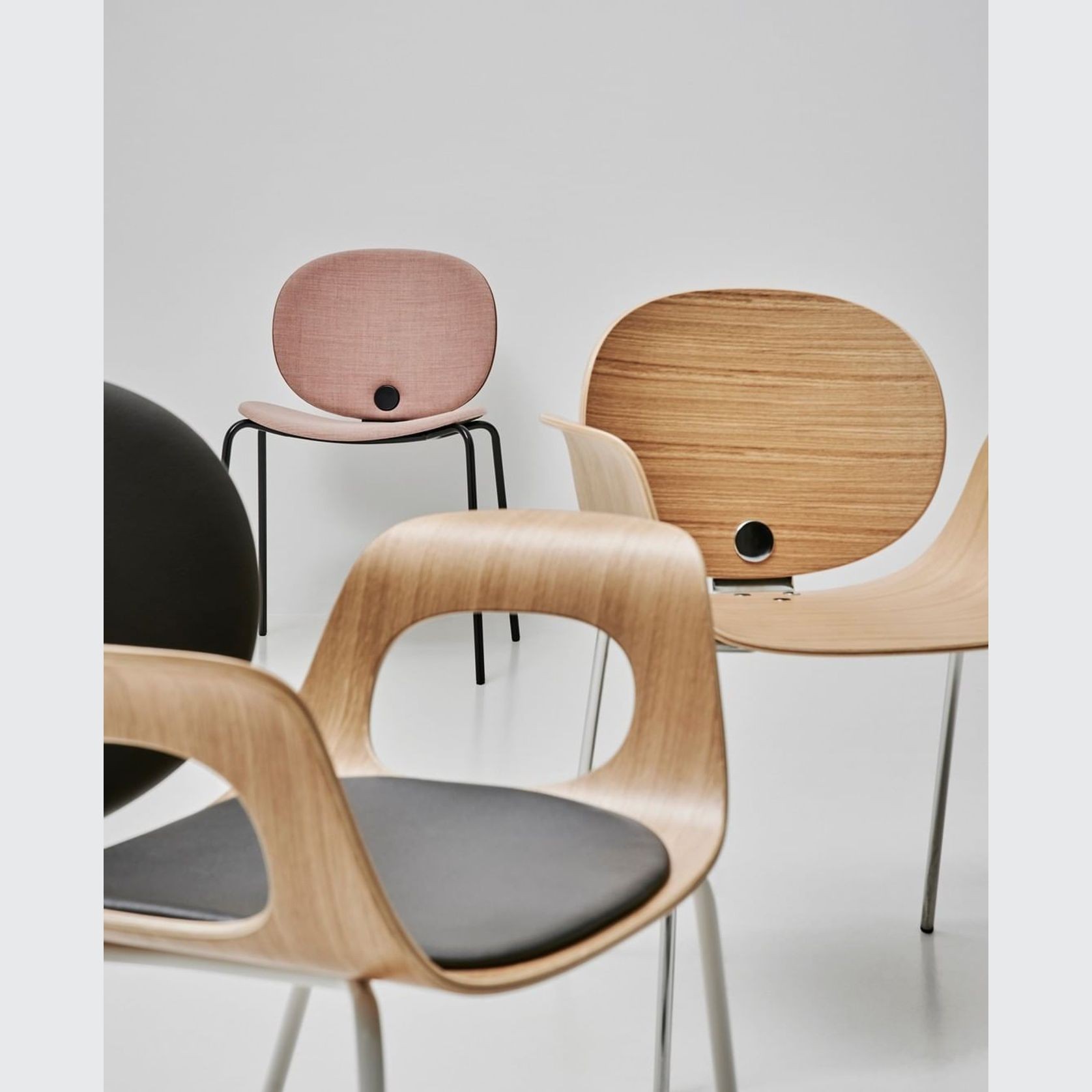 EJ 46-47 Taco Armchair by Erik Jørgensen gallery detail image